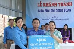 Chính trị - Xã hội An sinh xã hội Khánh thành hai Mái ấm Công đoàn cho đoàn viên khó khăn