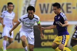 Đua trụ hạng, HAGL nhận tin không vui