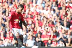 Thắng nhọc nhằn Leicester City, M.U tạm chen chân vào Top 4