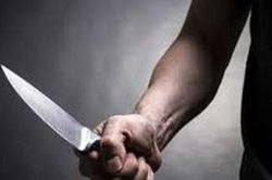 Khống chế đối tượng nghi 'ngáo đá' 2 tay 2 dao đuổi người qua đường