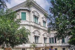 Vẻ đẹp của thư viện nằm trong biệt thự hơn 100 tuổi