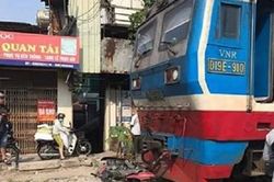 Va chạm với tàu hỏa, một nam thanh niên đi xe máy tử vong