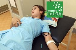 Nữ hộ lý và thầy giáo kịp thời hiến máu cứu bệnh nhân qua cơn nguy kịch