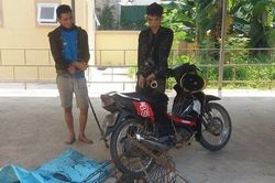 Khống chế 2 đối tượng trộm chó, dùng kiếm ngông cuồng tấn công công an