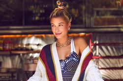 Khác Justin Bieber, Hailey Baldwin luôn ăn mặc đẹp, đa dạng phong cách