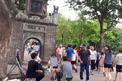 Khảo sát để lên phương án cấm xe các tuyến đường xung quanh Hồ Hoàn Kiếm