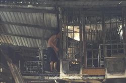 Hàn sắt gây chập điện, cửa hàng cho thuê vật liệu xây dựng bốc cháy