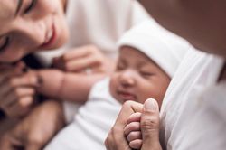 Lần đầu làm mẹ: Hành trình đi đẻ của bà mẹ trẻ và những nỗi ám ảnh kinh hoàng