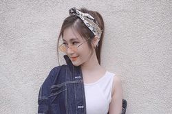 Bỏ style hở hang, Hương Tràm ăn mặc cá tính khi du học Mỹ