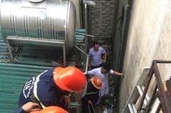 Cứu nạn thành công người dân ngã từ tầng 3 nhà cao tầng