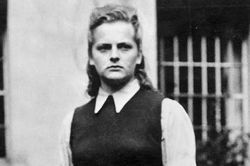 Hãi hùng nữ 'đồ tể' của Hitler dùng chó dữ tra tấn tù nhân