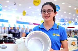 Hàng loạt đại gia thép, bán lẻ công nghệ hối hả tìm 'vùng vịnh xanh' tránh bão