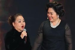 NSND Ngọc Giàu khiến nhiều nghệ sĩ nể phục vì 75 tuổi vẫn mê diễn