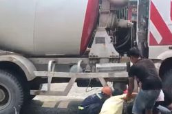 Mẹ bị tai nạn giao thông, các con đến hiện trường gào khóc: 'Về ăn cơm với con, mẹ ơi!'