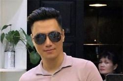 Chưa hết ồn ào nhan sắc hậu thẩm mỹ, Việt Anh lại bị trêu vì vòng 1 quá nở nang