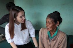 Nhã Phương, Lê Cát Trọng Lý xuất hiện giản dị trong chương trình 'Cả nước chung tay vì người nghèo'