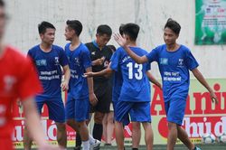 Thêm ba đội sớm chính thức đoạt vé vào vòng hai