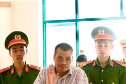 Xét xử gian lận thi cử Hà Giang: Bị cáo Hoài nói gì khi được hỏi 'không lôi ông Triệu Tài Vinh vào cuộc'?
