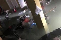 Người dân xót xa khi hàng trăm xe máy nổi 'lềnh bềnh' trong nước sau mưa lớn