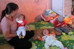 Làm mẹ của trẻ sơ sinh bị bỏ rơi
