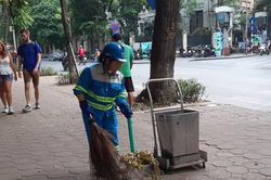 Người phụ nữ gần 30 năm thầm lặng làm đẹp 'trái tim' Thủ đô