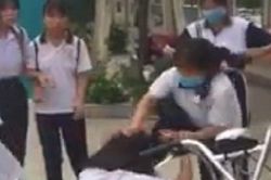 Làm rõ vụ 2 nữ sinh lớp 7 ở Bình Dương đánh nhau như đấu võ