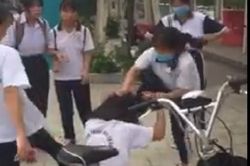 Bộ GD&ĐT yêu cầu Bình Dương báo cáo vụ nữ sinh đánh bạn