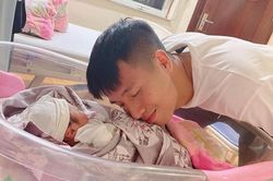 Bùi Tiến Dũng hạnh phúc đón con gái chào đời