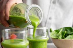 Top 4 loại sinh tố xanh giúp điều trị huyết áp cao