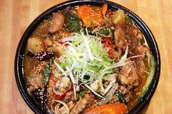 Gà hầm rau củ kiểu Hàn thơm ngon lạ miệng cho ngày lạnh đầu mùa