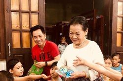 Danh ca Khánh Ly: 'Tôi muốn truyền cảm hứng cho giới trẻ chung tay giúp đỡ những phận người kém may mắn'