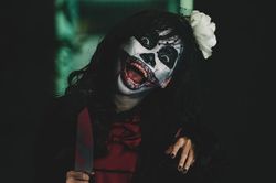 Đốt nhà, bói ma và những kiểu đón Halloween dị nhất thế giới