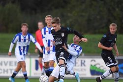 SC Heerenveen dùng hậu vệ phải đá cánh trái, Đoàn Văn Hậu khi nào mới được ra sân?