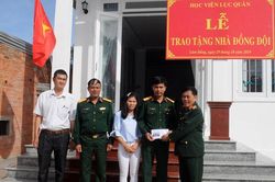 Học viện Lục quân trao tặng 'Nhà Đồng đội' cho quân nhân