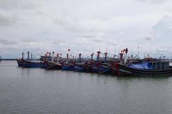 Áp thấp nhiệt đới có khả năng mạnh lên thành bão: Ninh Thuận, Thừa Thiên-Huế cấm tàu thuyền ra khơi
