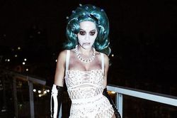 Rita Ora mặc nóng bỏng nhưng gây ám ảnh