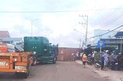 Một người thiệt mạng do thùng xe container đè trúng
