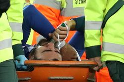Andre Gomes phải trải qua phẫu thuật ngay trong ngày 4/11