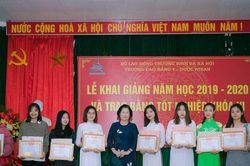 Trường cao đẳng Y Dược ASEAN trao 100 suất học bổng cho sinh viên