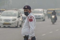 Ô nhiễm không khí ở mức nguy hiểm, New Delhi cấm xe theo biển chẵn, lẻ