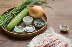 Học người Hàn làm món thịt trộn siêu tốc, cả nhà ăn khen không hết lời