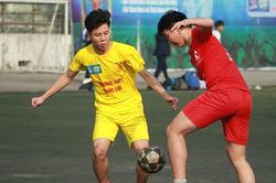 Tân binh Phúc Lợi đã quật ngã đương kim vô địch như thế nào?