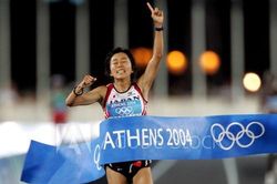 Mizuki Noguchi là người Nhật Bản đầu tiên rước đuốc Olympic Tokyo
