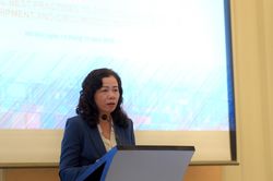 Khẩn trương lấp lổ hổng, xử lý hàng hóa 'mượn đường' Việt Nam