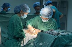 Cứu sống mẹ con sản phụ bị sốt xuất huyết nguy kịch
