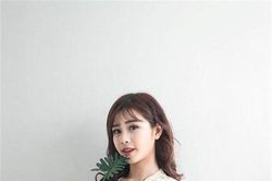 Những mẫu váy đơn sắc giúp các nàng trẻ trung và xinh xắn