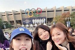 Đi xem BTS, nữ thần Lee Young Ae khiến dân mạng dậy sóng
