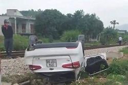 Hiện trường tàu hỏa va chạm với ô tô, người phụ nữ tử vong tại chỗ