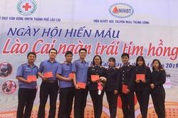 Cán bộ VKSND tham gia Ngày hội hiến máu 'Lào Cai ngàn trái tim hồng'