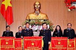 2 tập thể, 4 cá nhân thuộc Báo Bảo vệ pháp luật được Viện trưởng VKSND tối cao tặng Bằng khen